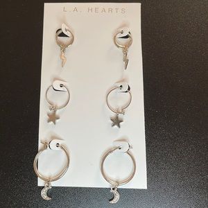 Urban Outfitters - LA Hearts earrings